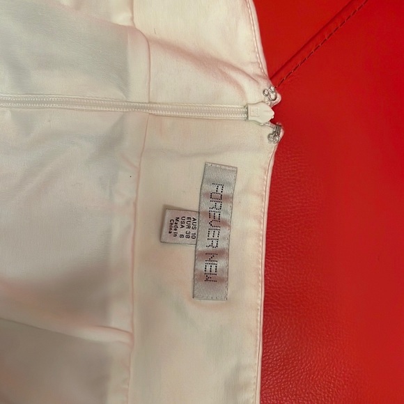 Beautiful forever new dress - Picture 7 of 7